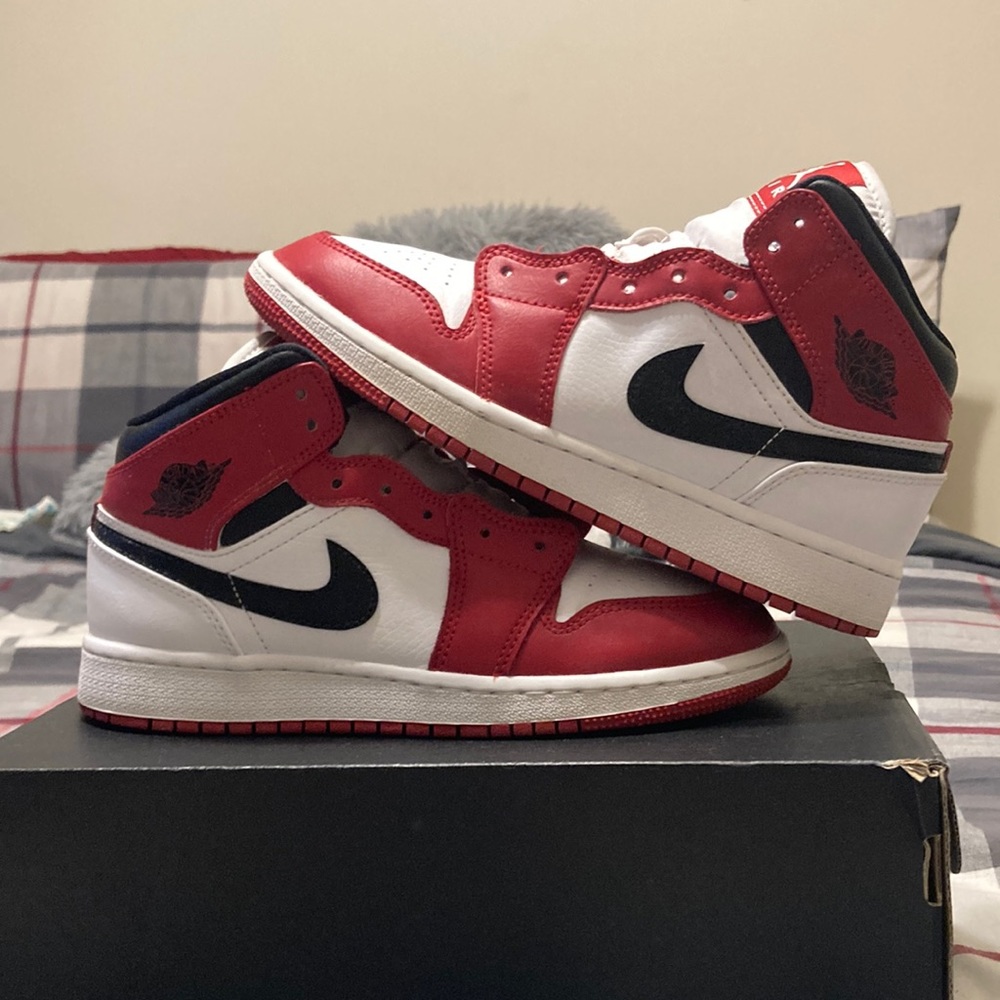 Air Jordan 1 MID